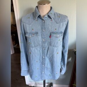 Levi Denim Chambray Pearl Snap Flower Embroidered Button Down Size Medium